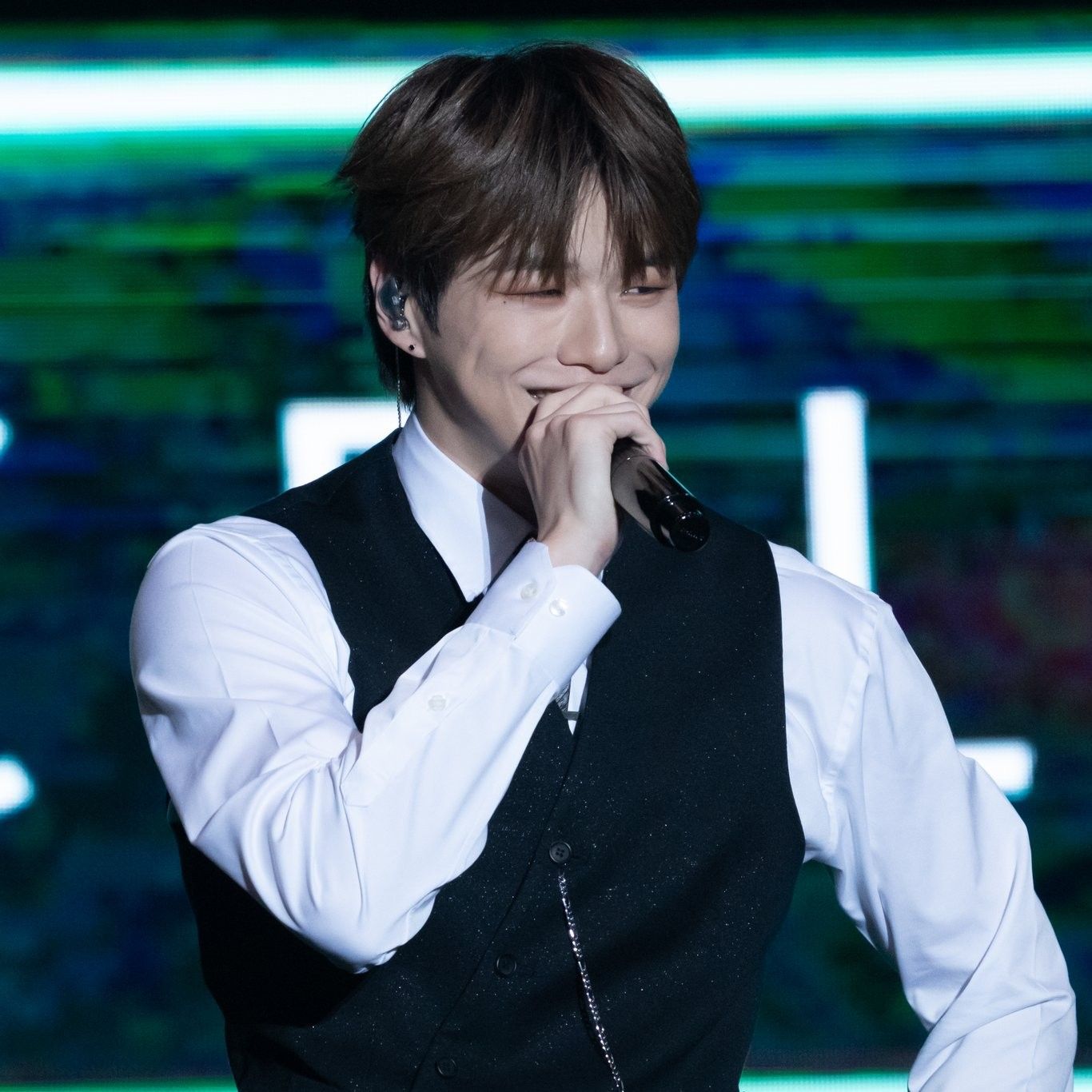 강다니엘의 비하인드 컷