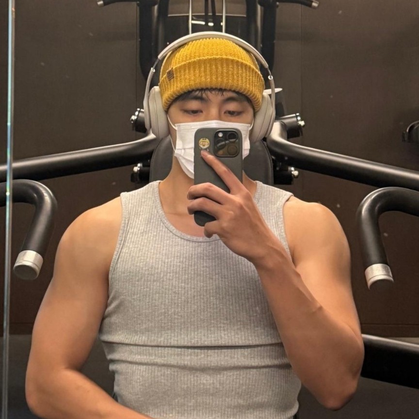 Latest photo of V (BTS)