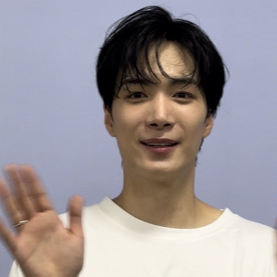 Foto aktivitas terbaru Kim Jonghyeon