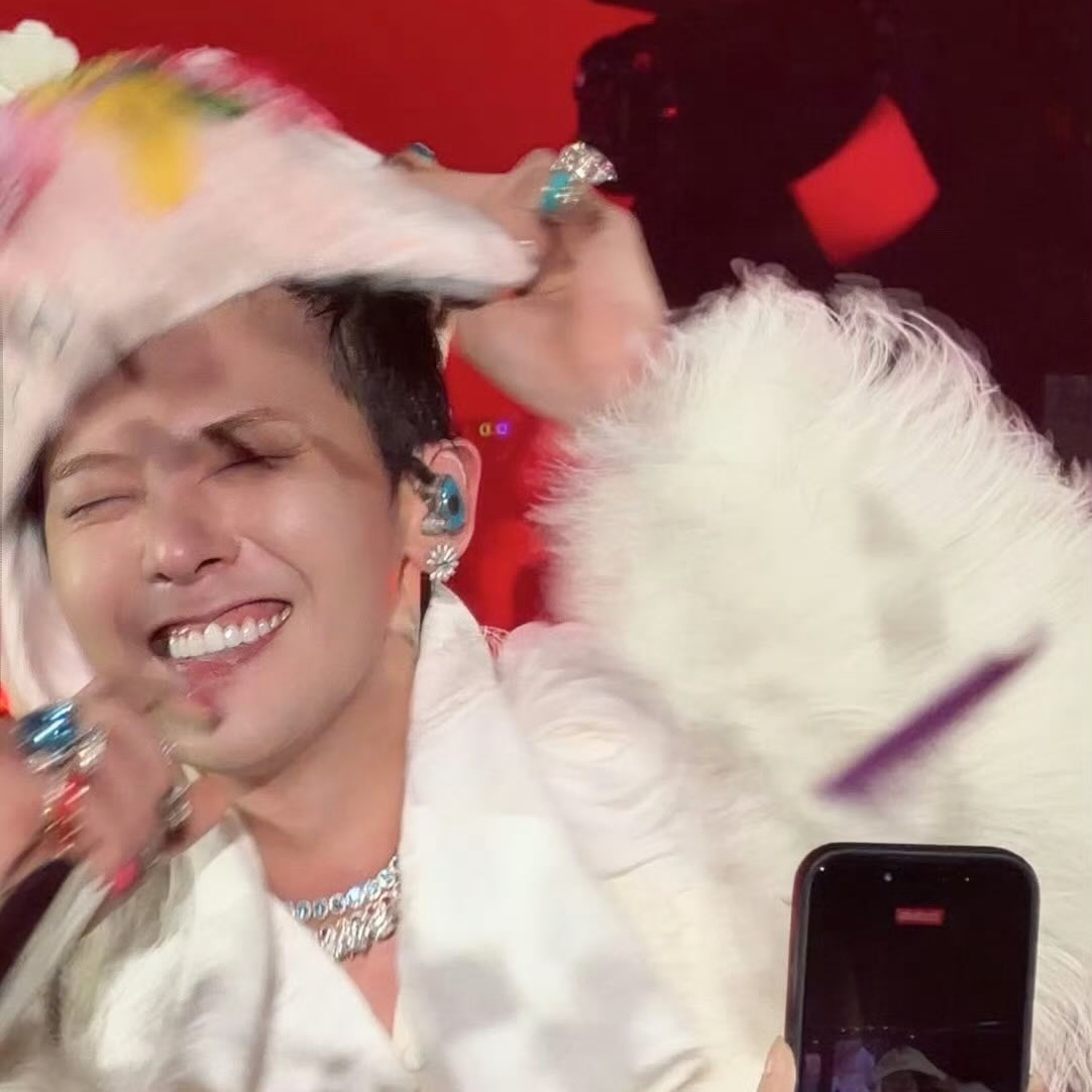 Foto terbaru G-DRAGON (BIGBANG)