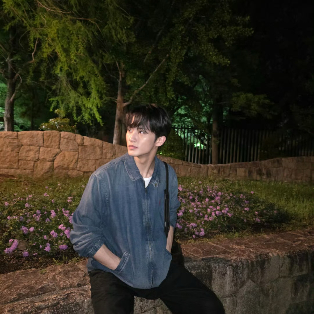 A moment captured by Mark (NCT 127, NCT DREAM)'s fan