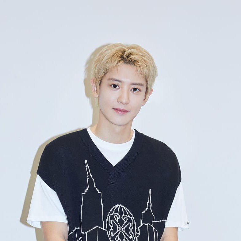 Recent activity shot of Chanyeol (EXO)