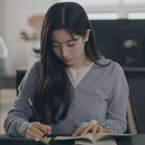 Behind-the-scenes cut of Dahyun (TWICE)