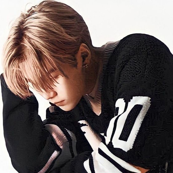 슈가 (방탄소년단)의 최신 사진