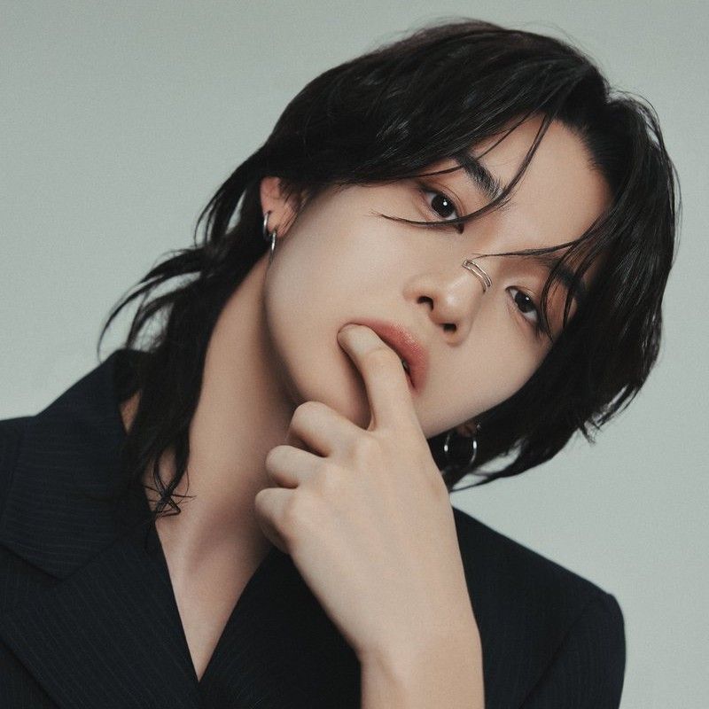 Behind-the-scenes cut of Bae Jinyoung