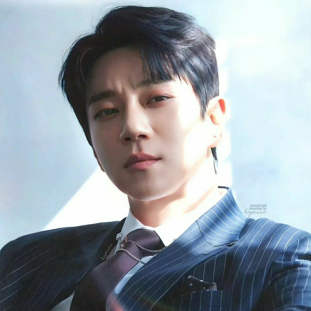 Latest photo of Hwang Chiyeol