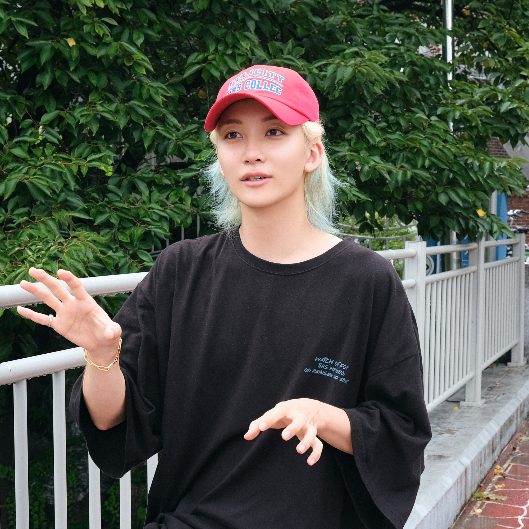 A moment captured by Jeonghan (SEVENTEEN)'s fan