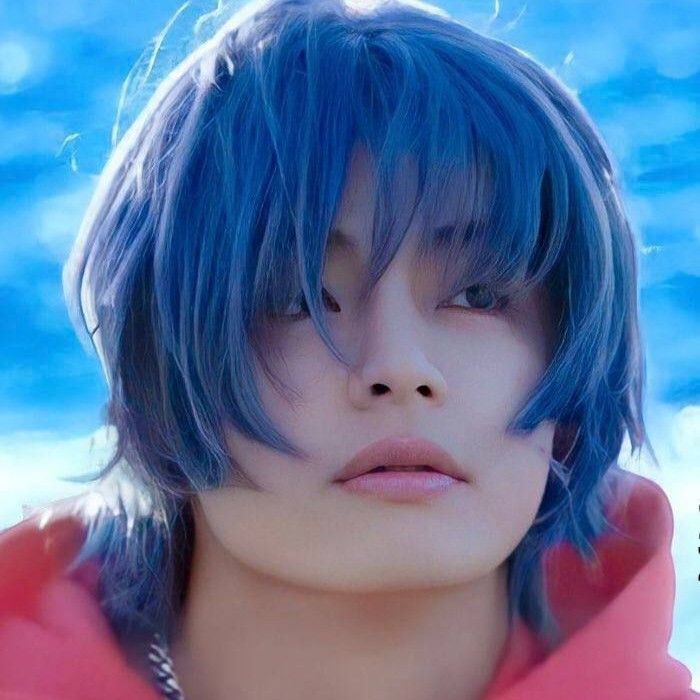 뷔 (방탄소년단)의 최신 사진