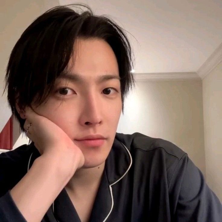 A moment captured by Hongjoong (ATEEZ)'s fan