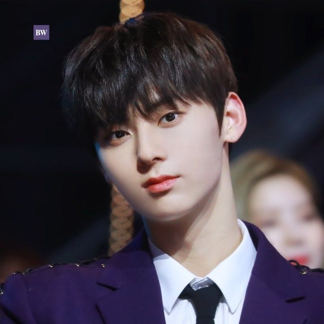 A moment captured by Hwang Minhyun's fan