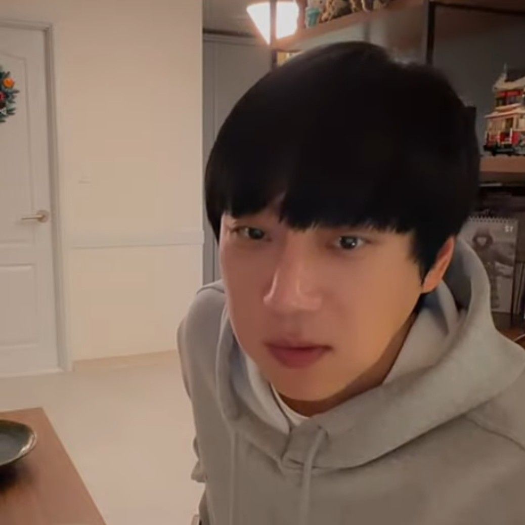 A moment captured by Hwang Chiyeol's fan