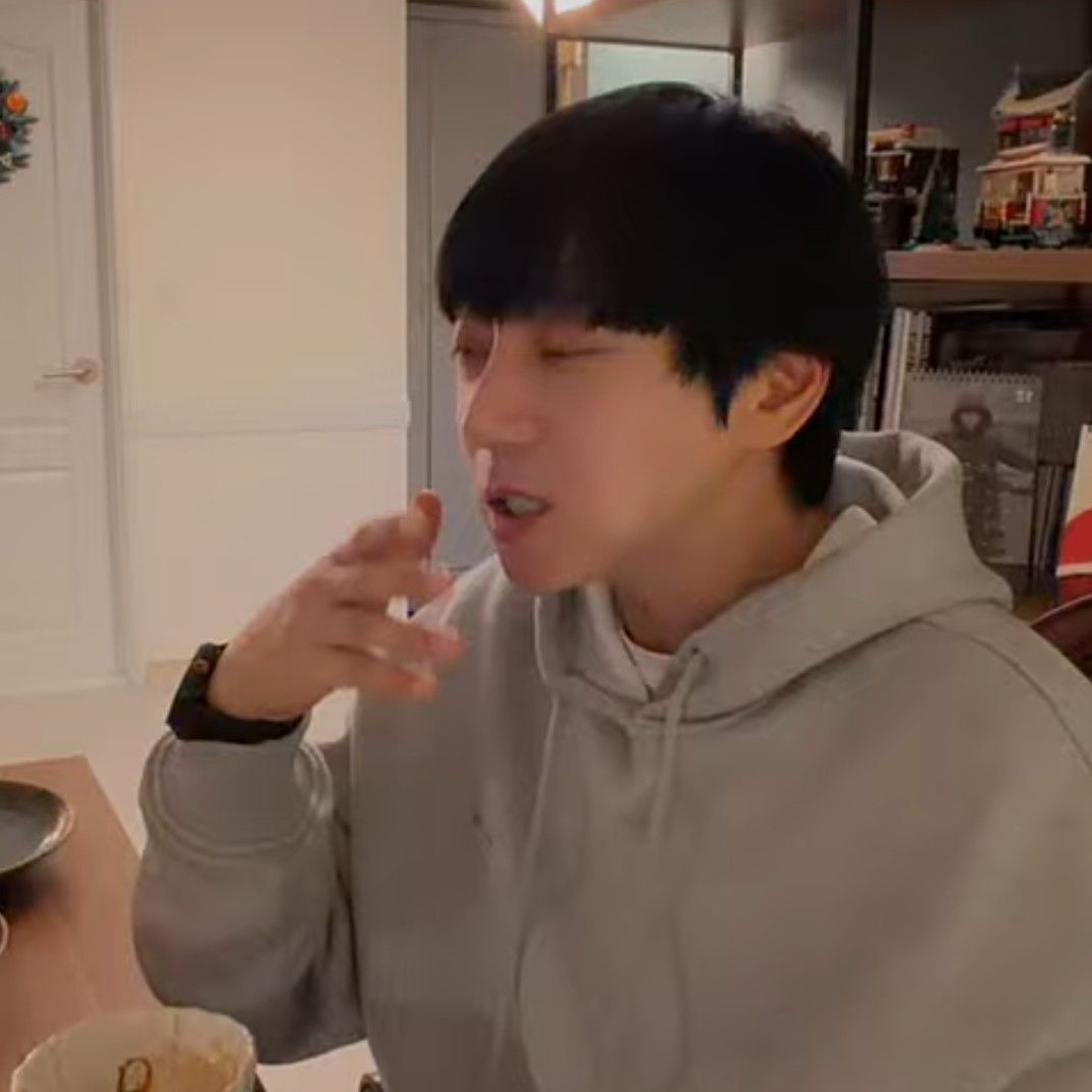 Behind-the-scenes cut of Hwang Chiyeol