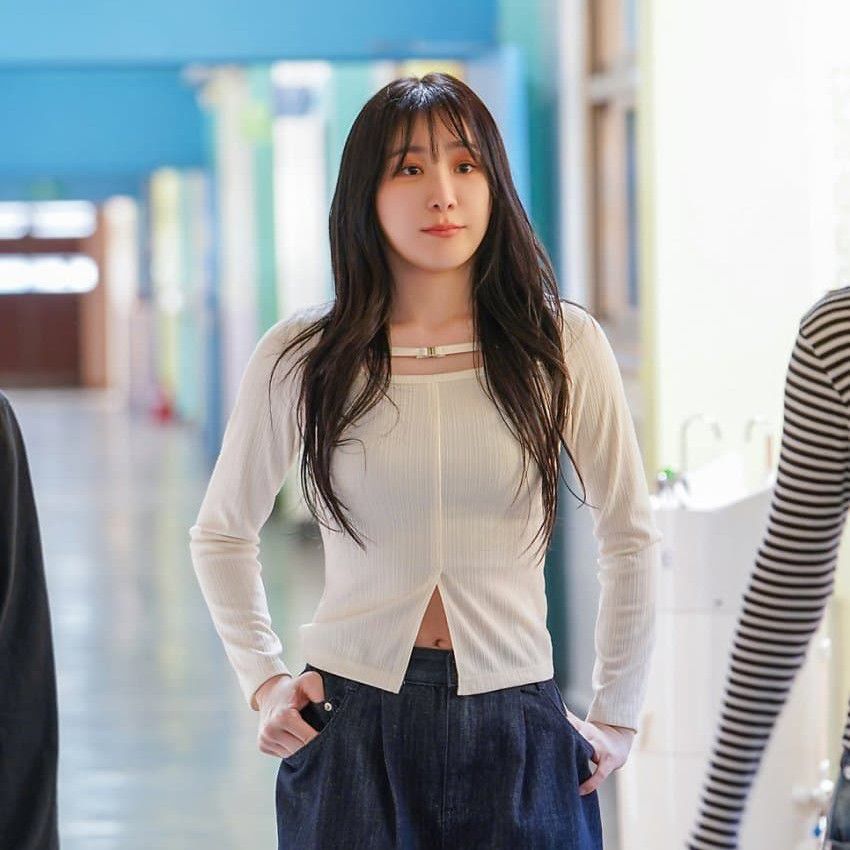 A moment captured by Lee Chaeyeon's fan