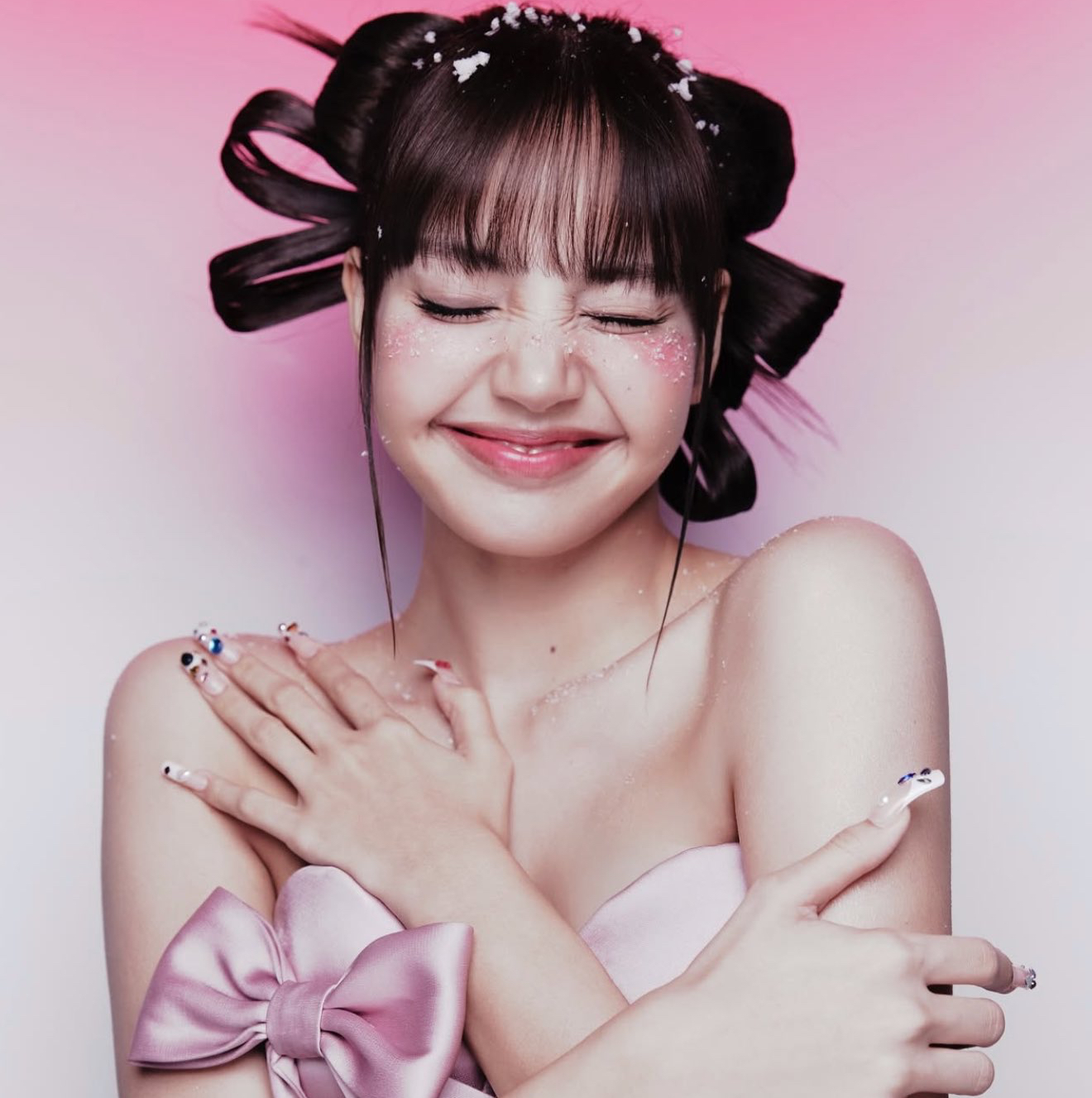 Behind-the-scenes cut of Lisa (BLACKPINK)