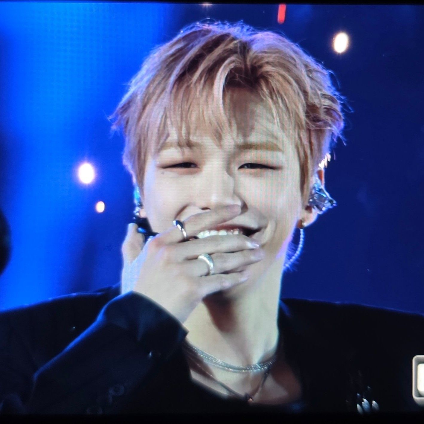 강다니엘의 비하인드 컷