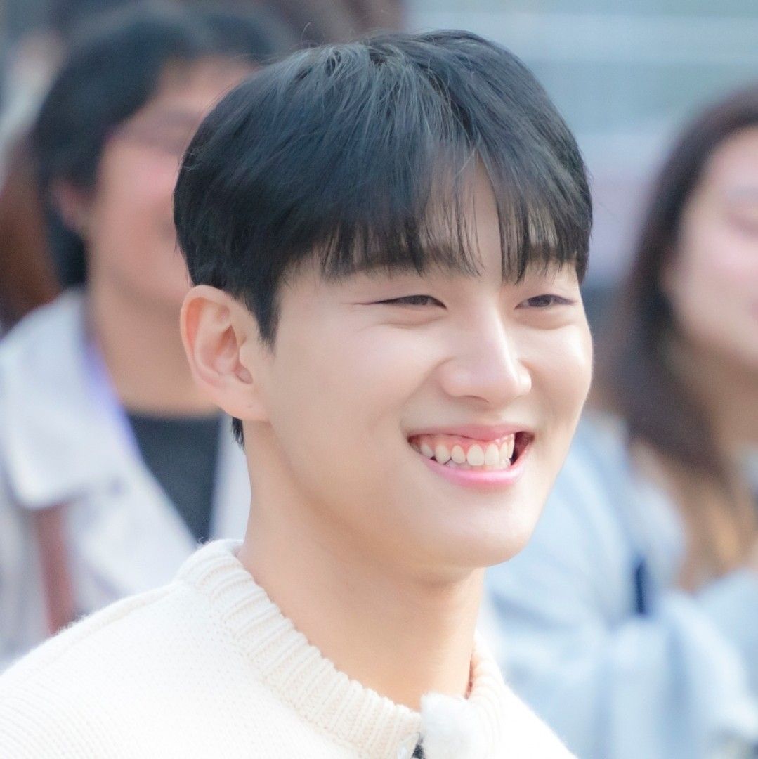Latest photo of Hong Joochan (GoldenChild)
