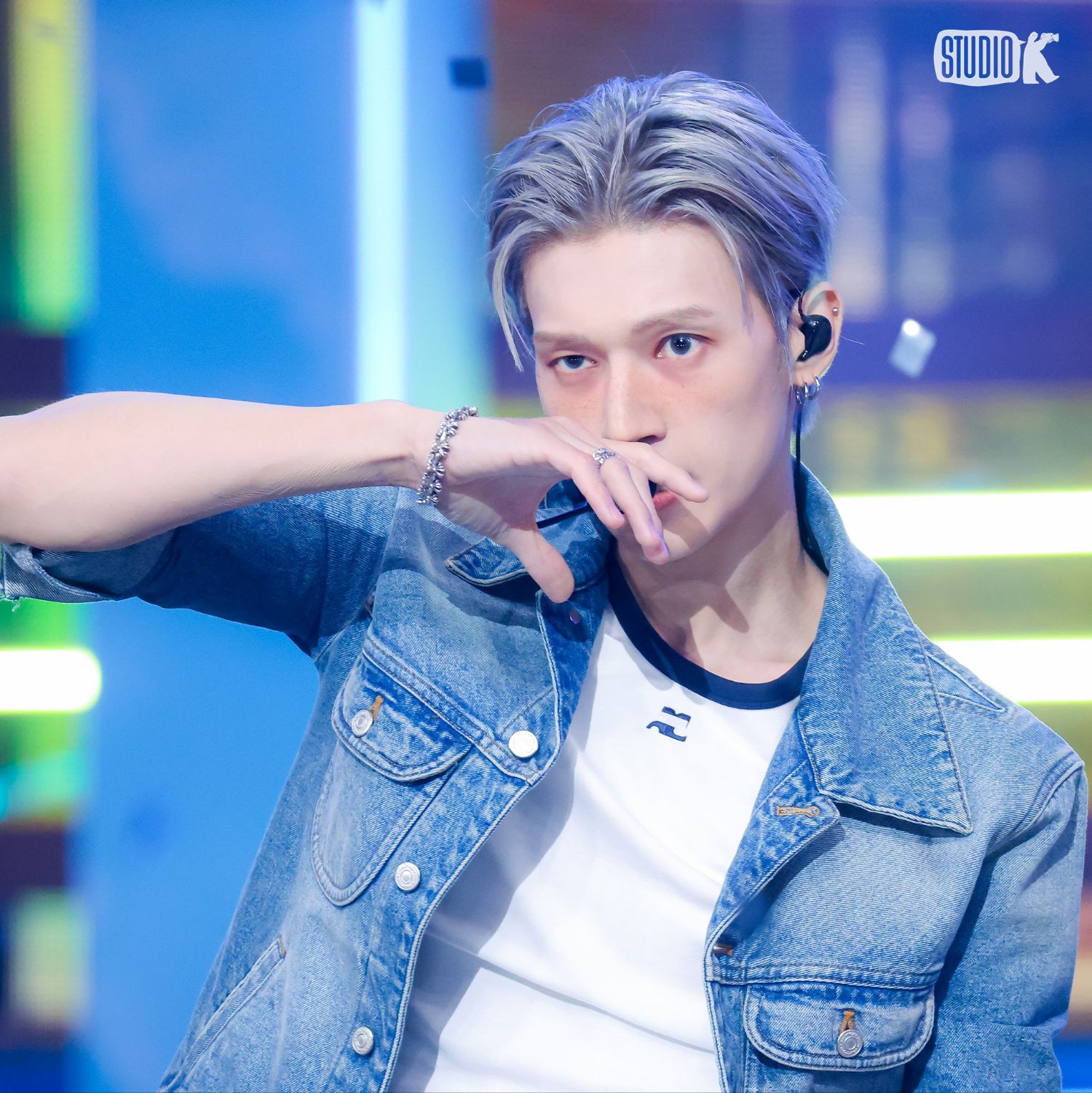 ジョン・ウヨン (ATEEZ)の舞台裏ショット