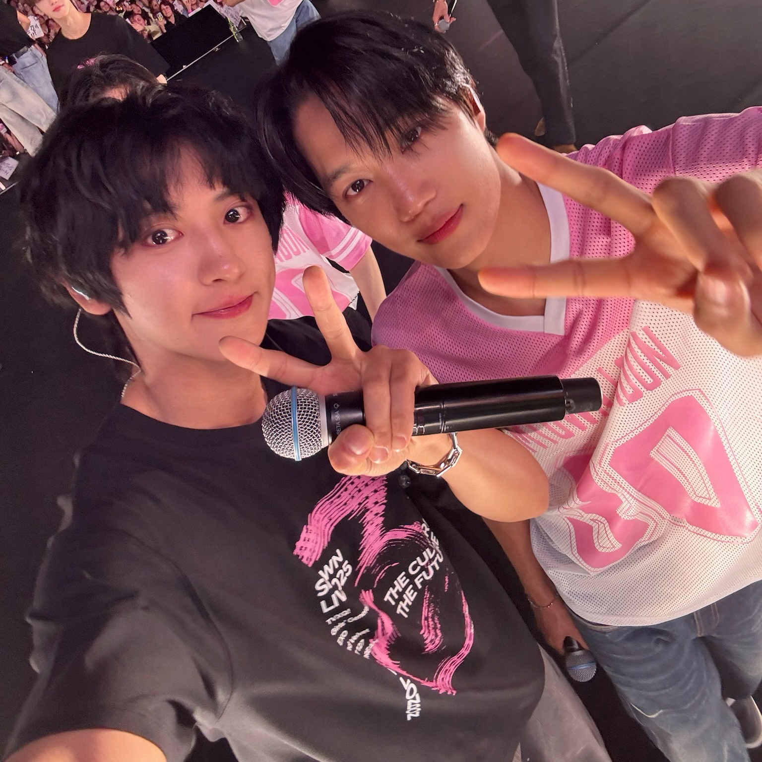 Recent activity shot of Chanyeol (EXO)