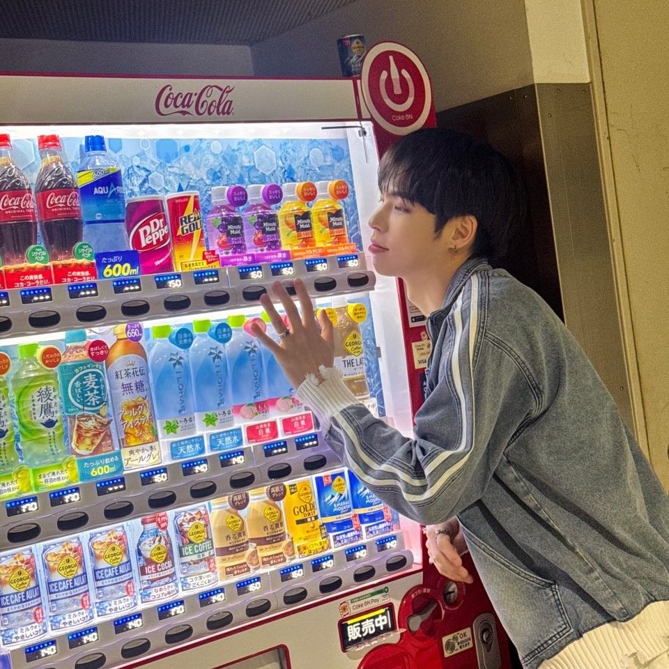 Behind-the-scenes cut of BX (CIX)