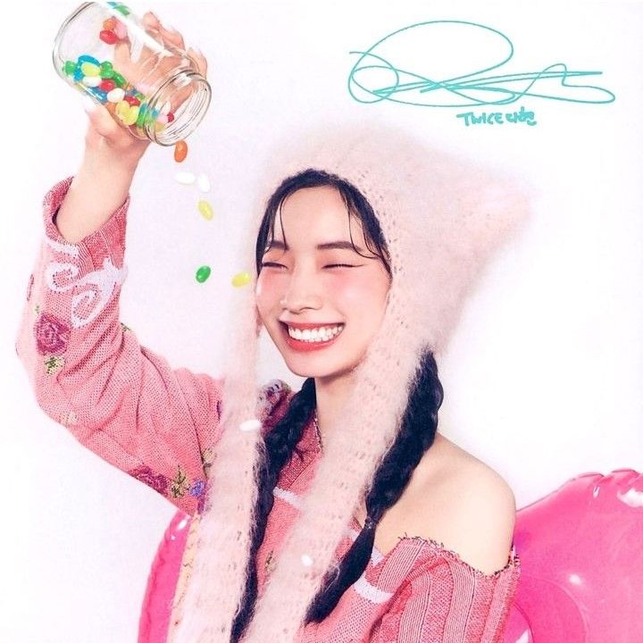 Behind-the-scenes cut of Dahyun (TWICE)