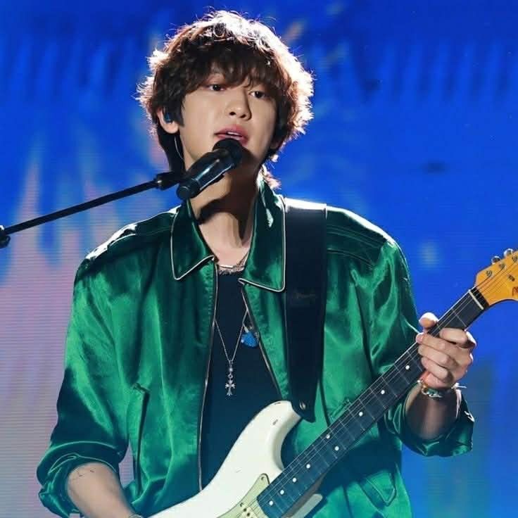 Recent activity shot of Chanyeol (EXO)