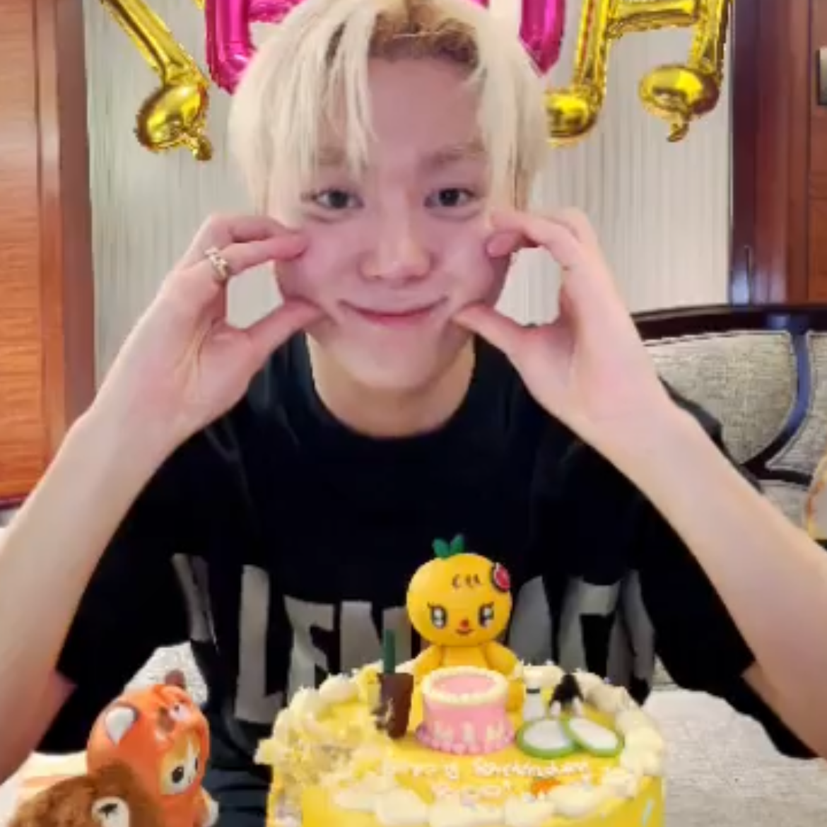 Behind-the-scenes cut of SEVENTEEN