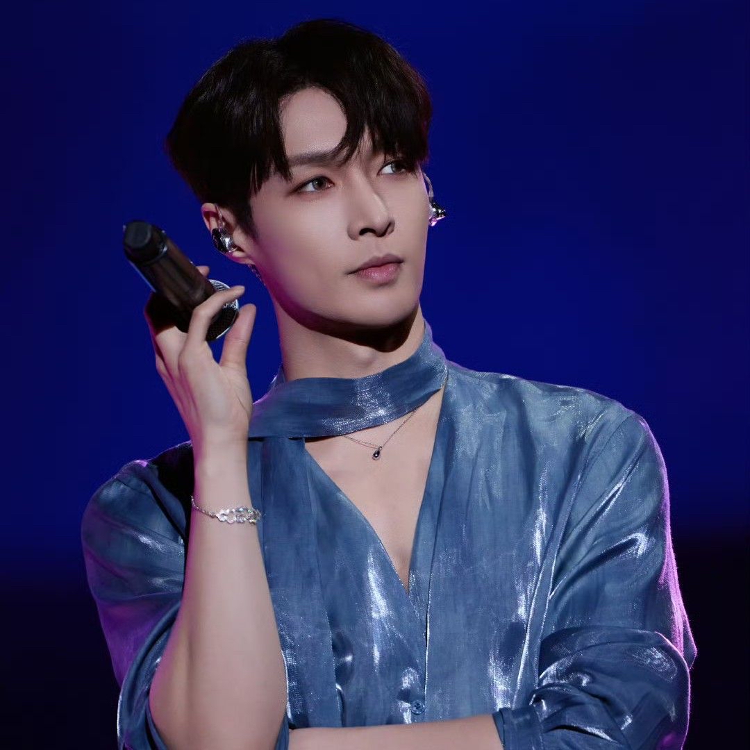 Momen yang diabadikan oleh penggemar Lay (EXO)