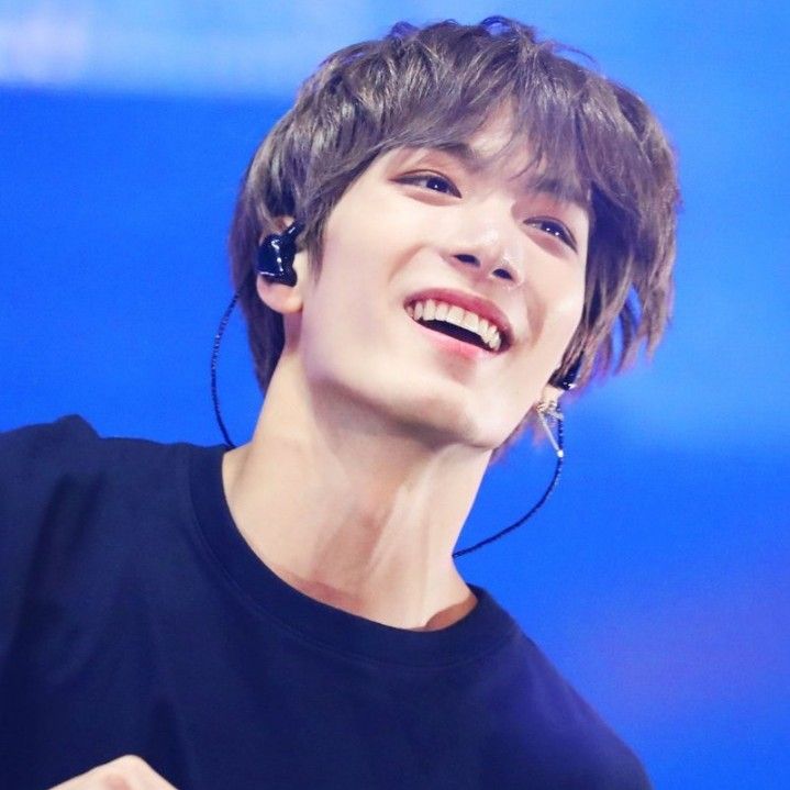 A moment captured by Kim Jonghyeon's fan