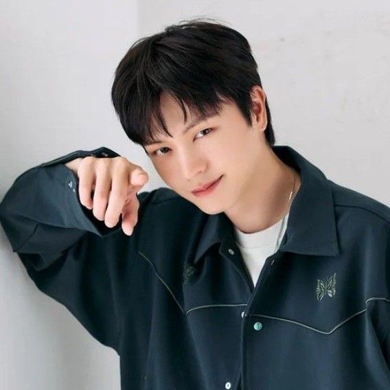 Behind-the-scenes cut of Yook Sungjae (BTOB)