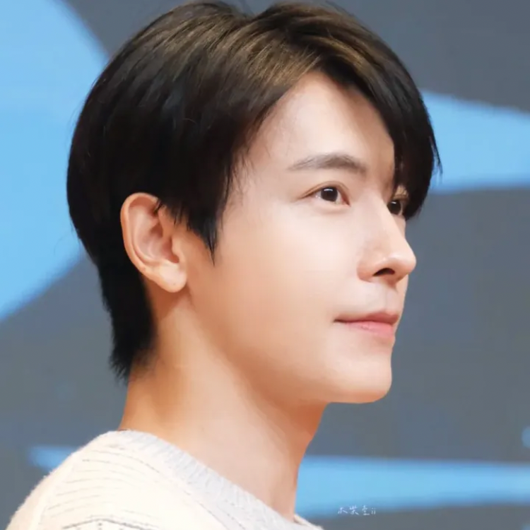 A moment captured by Donghae (Super Junior)'s fan