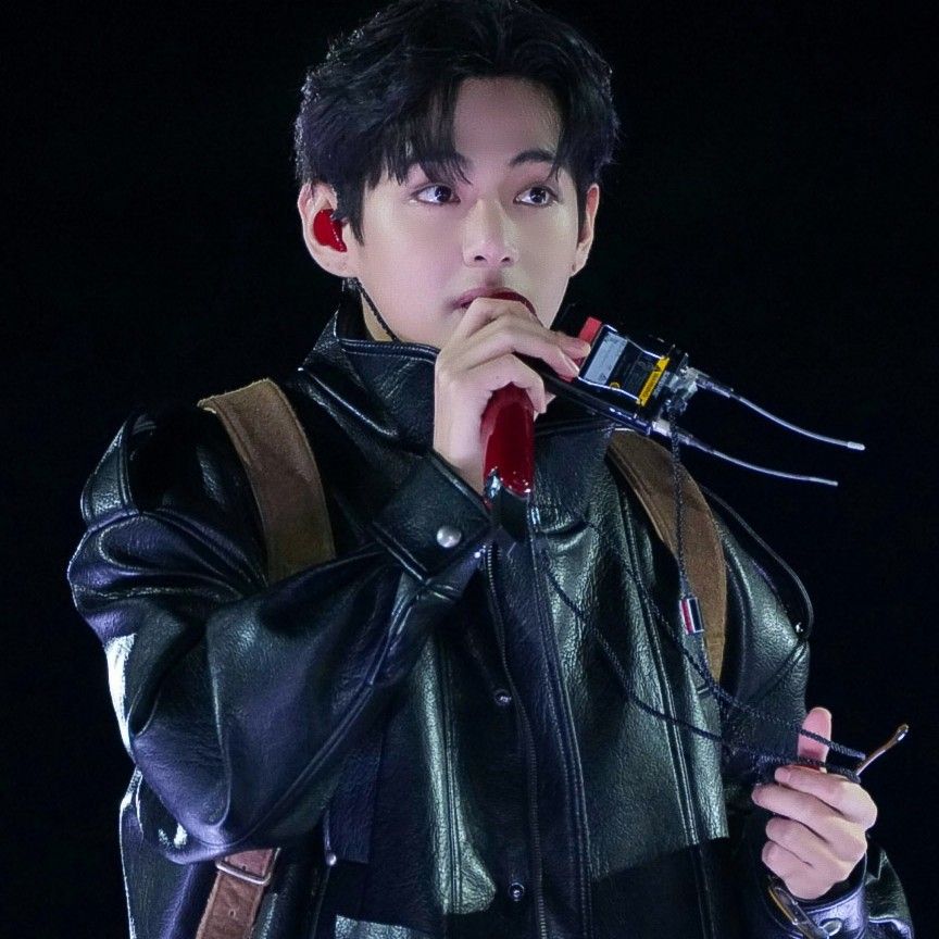 뷔 (방탄소년단) 최근 활동샷