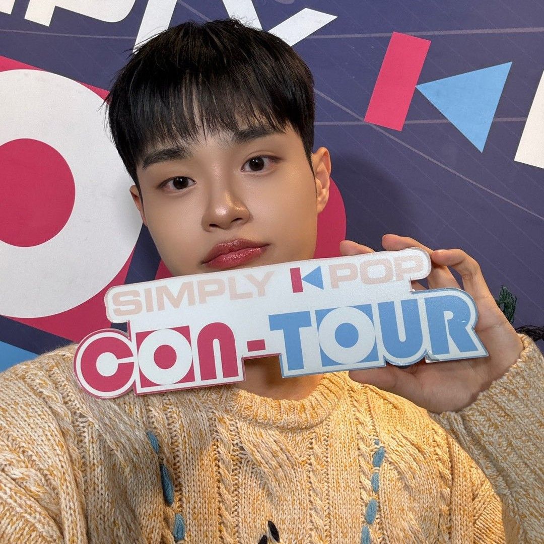 Foto aktivitas terbaru Lee Daehwi (AB6IX)
