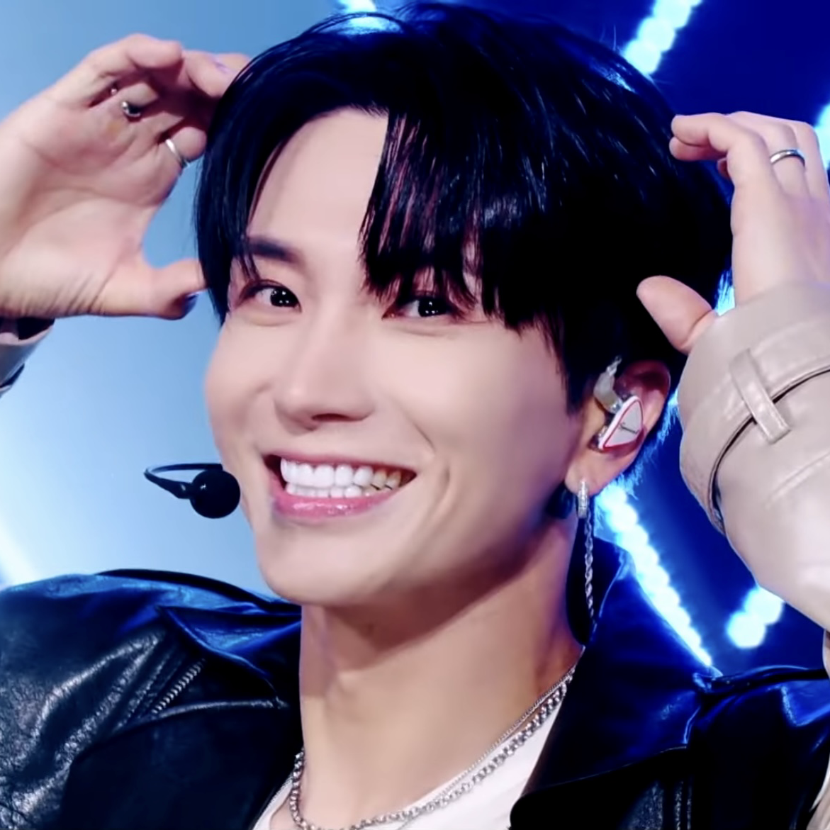 Behind-the-scenes cut of Leeteuk (Super Junior)