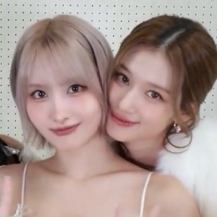 모모 (TWICE)의 비하인드 컷