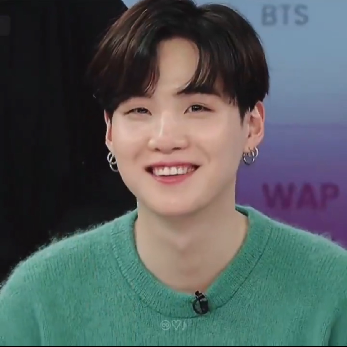 Foto aktivitas terbaru SUGA (BTS)