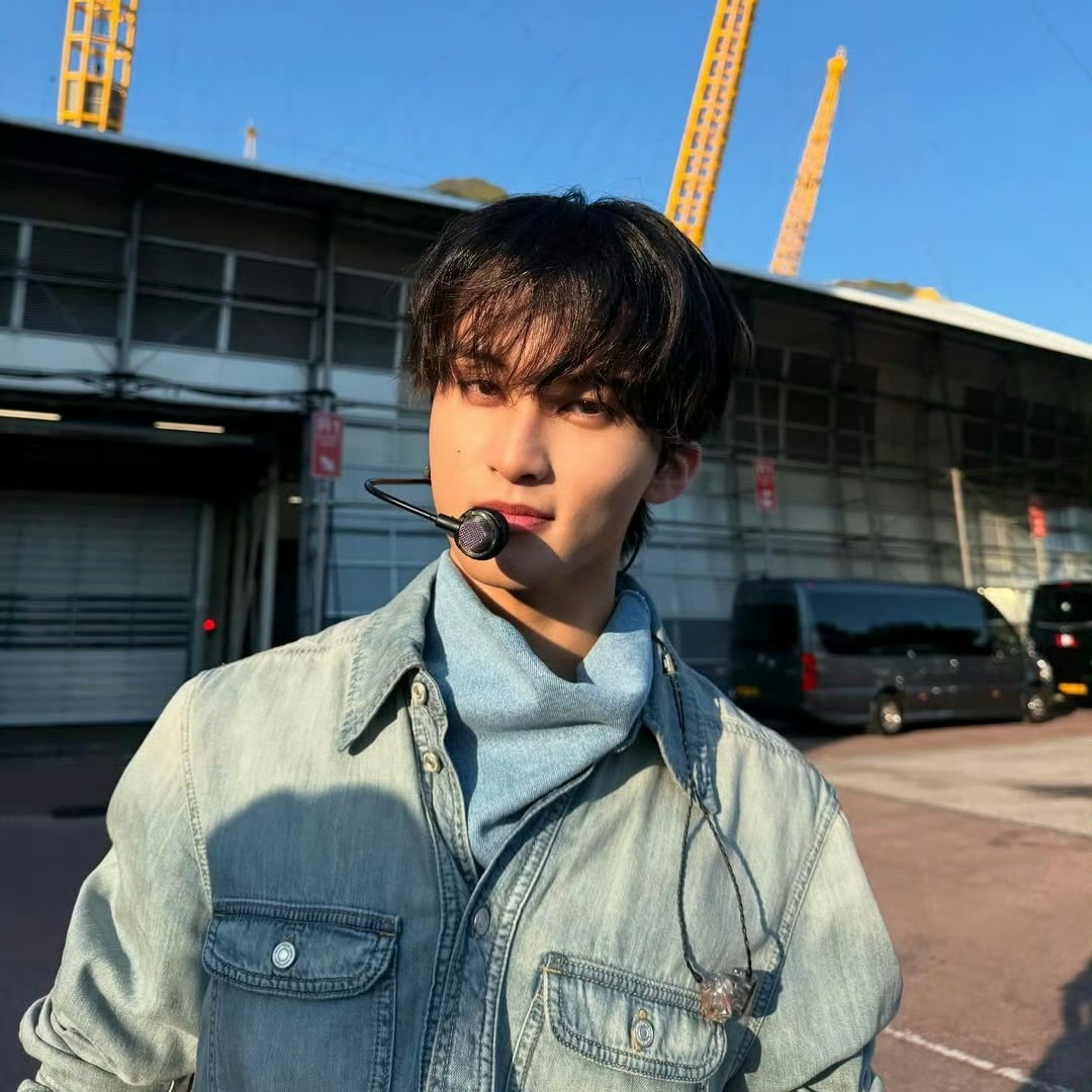 Behind-the-scenes cut of Mark (NCT 127, NCT DREAM)
