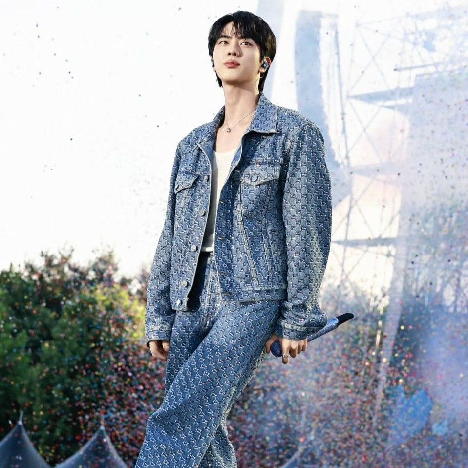 진 (방탄소년단)의 비하인드 컷