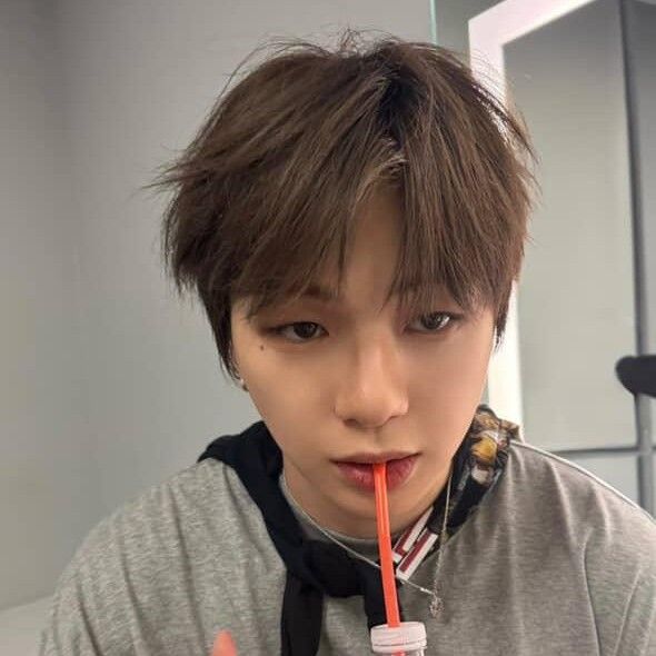 Behind-the-scenes cut of Kang Daniel