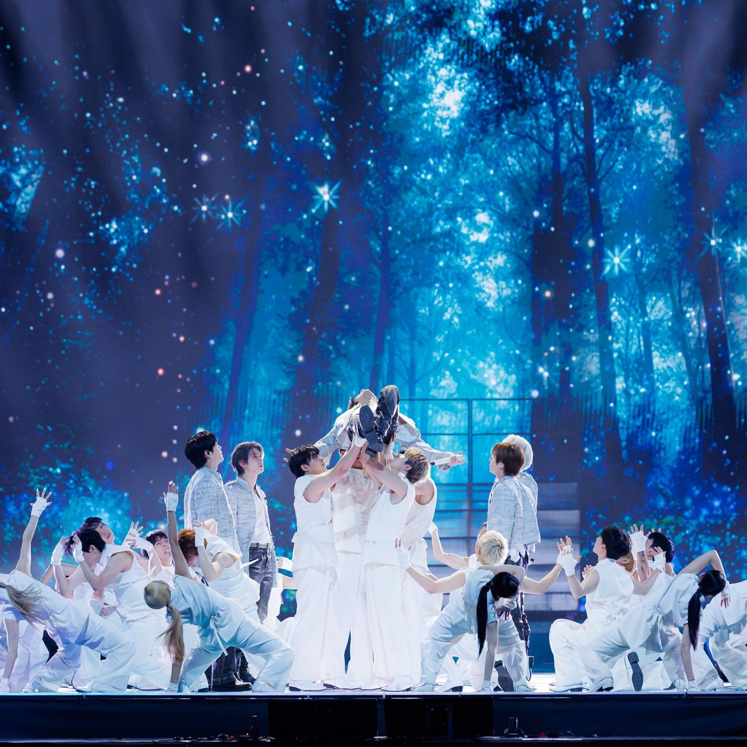 투모로우바이투게더의 비하인드 컷