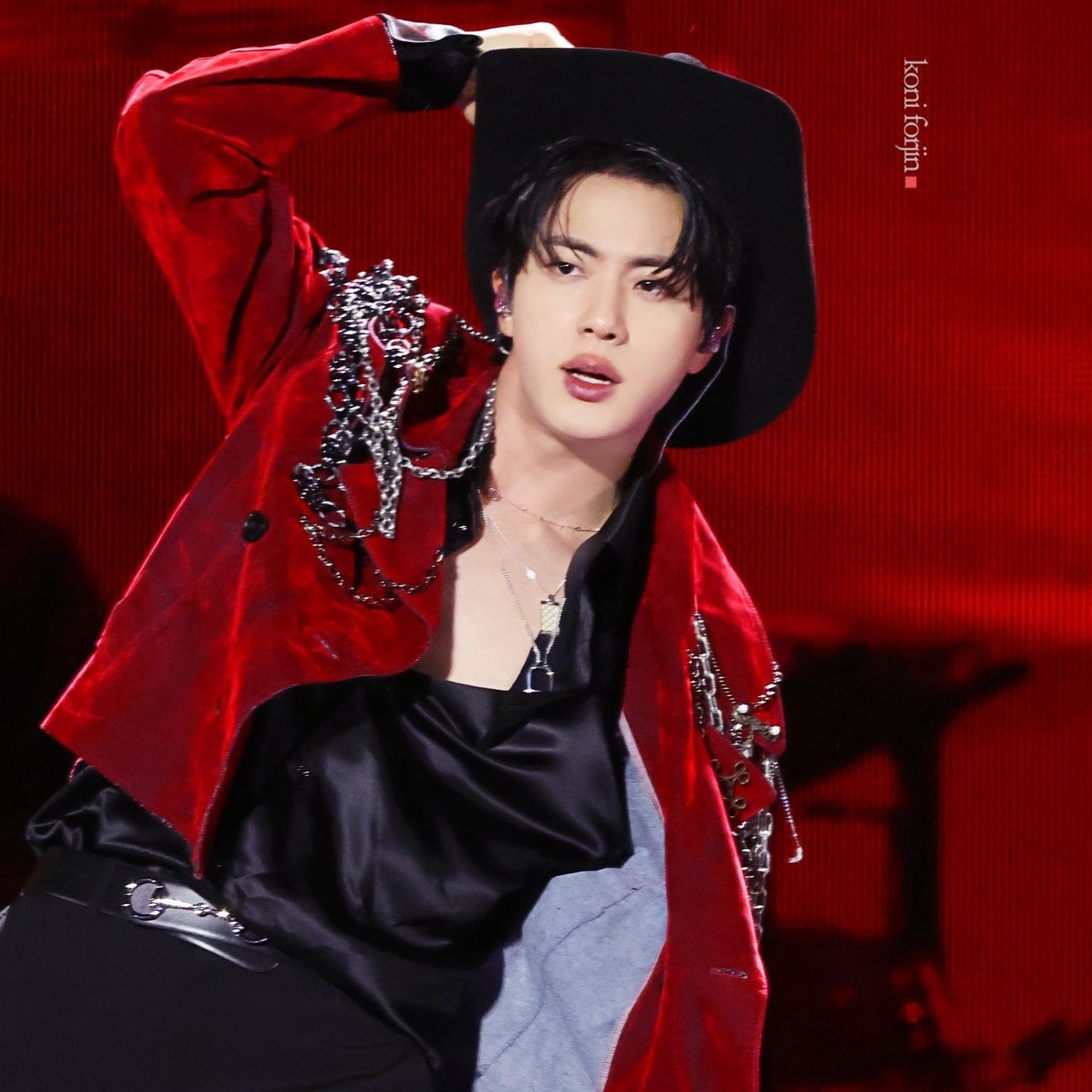 Behind-the-scenes cut of BTS