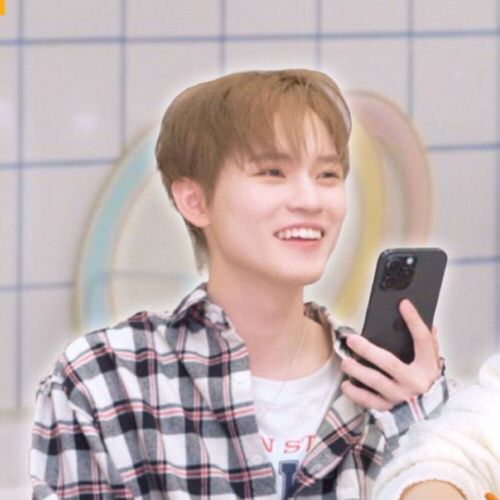 Latest photo of Chenle (NCT DREAM)