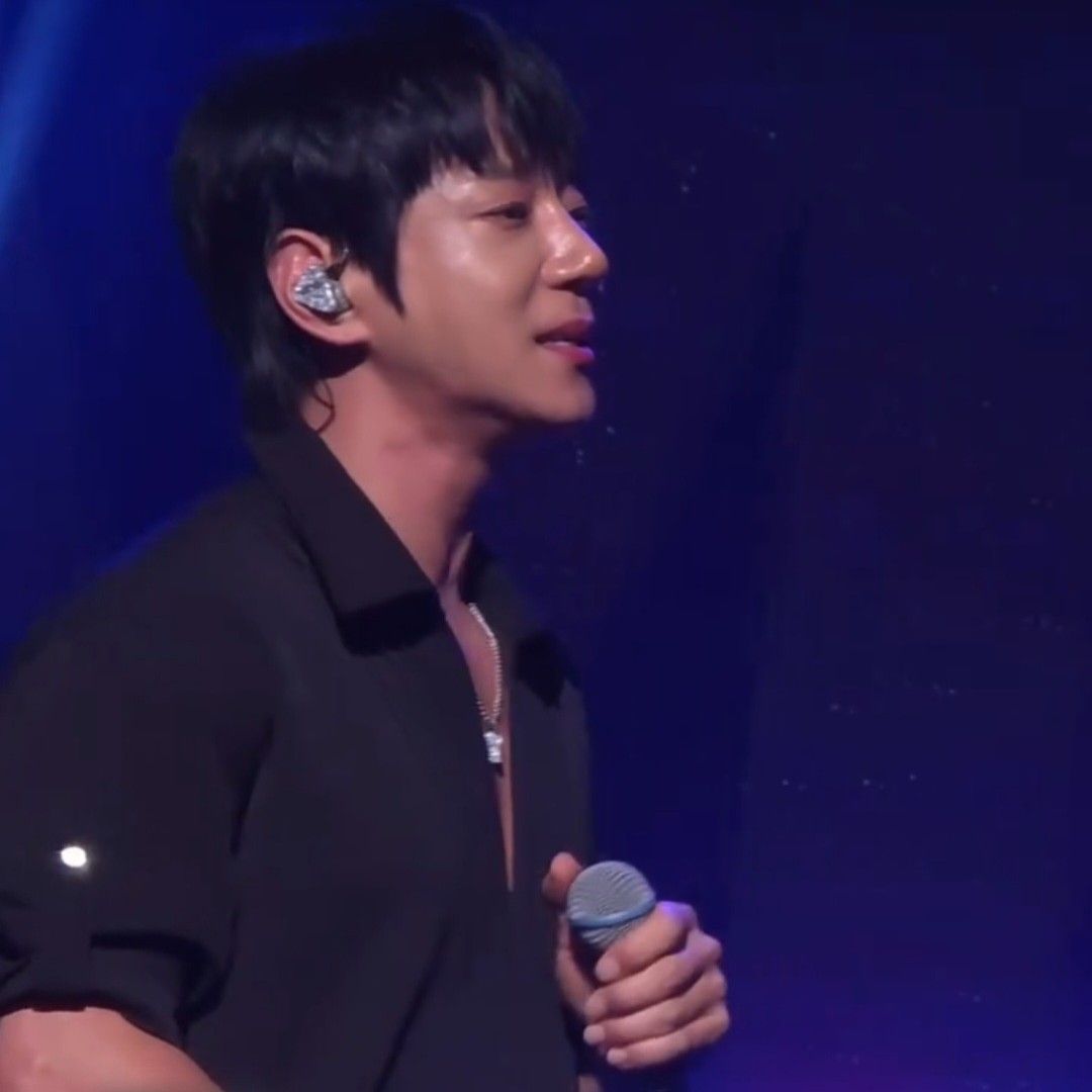 Latest photo of Hwang Chiyeol