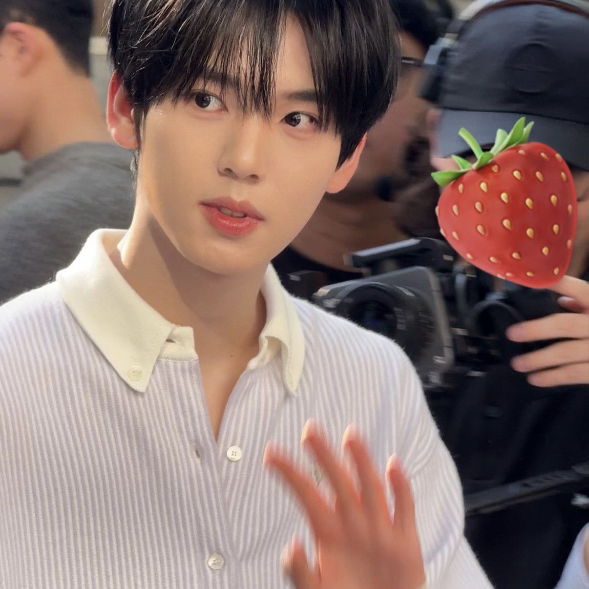 Behind-the-scenes cut of Han Yujin (ZEROBASEONE)