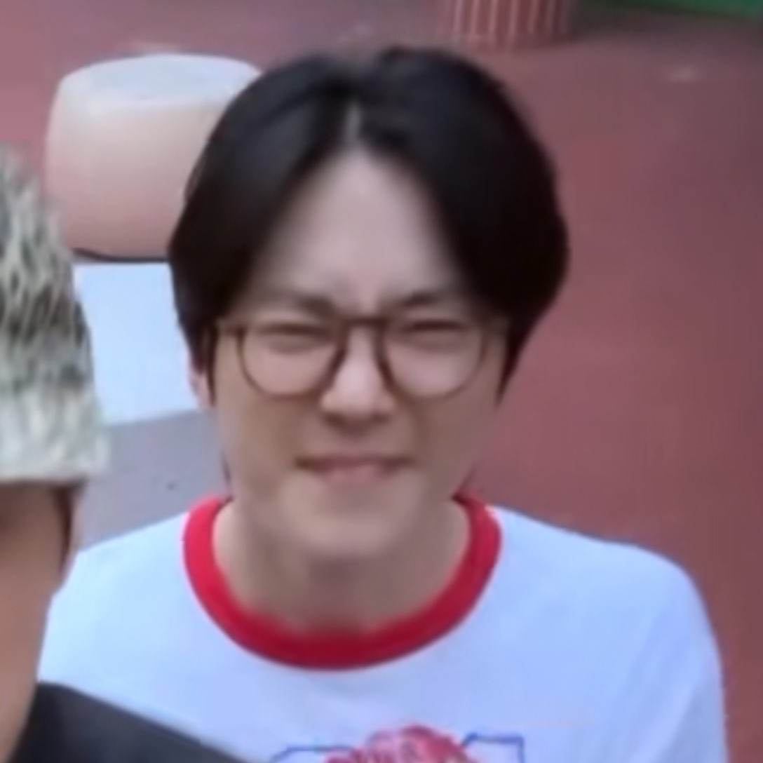 Behind-the-scenes cut of Suho (EXO)