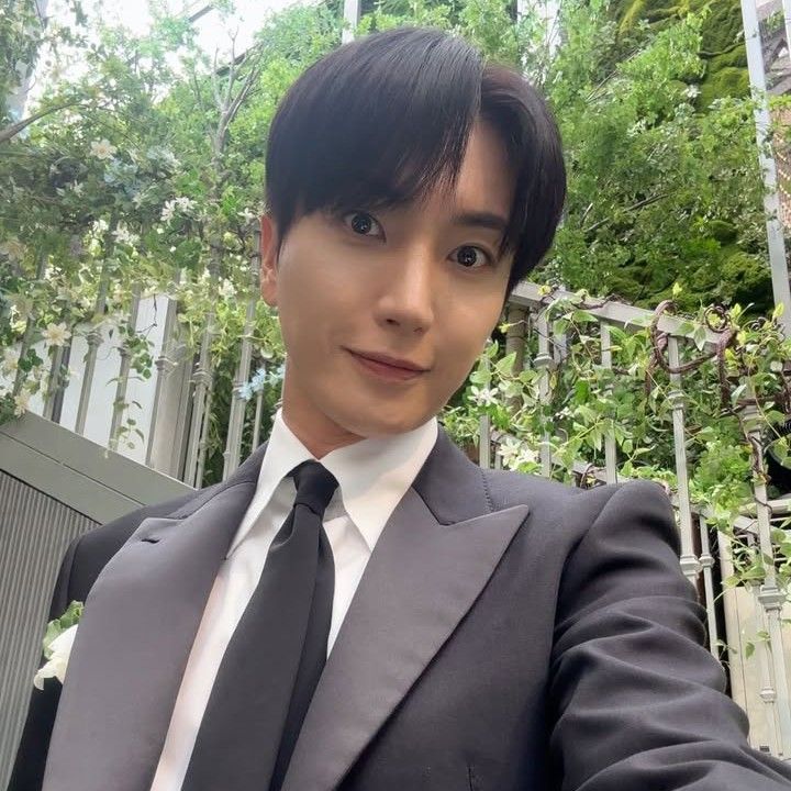 A moment captured by Leeteuk (Super Junior)'s fan