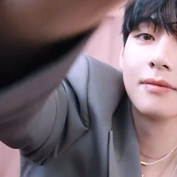 V (防彈少年團)的最新照片