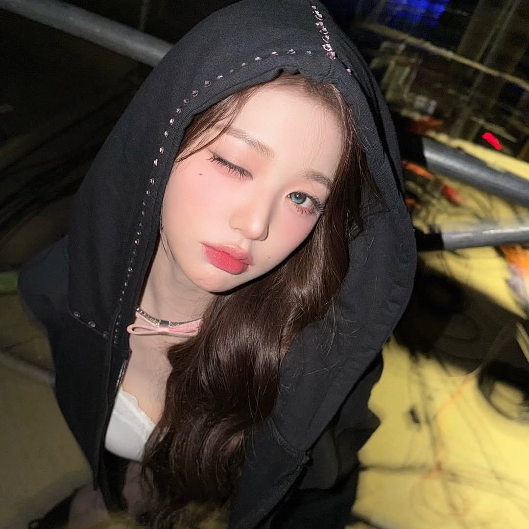 A moment captured by Jang Wonyoung (IVE)'s fan