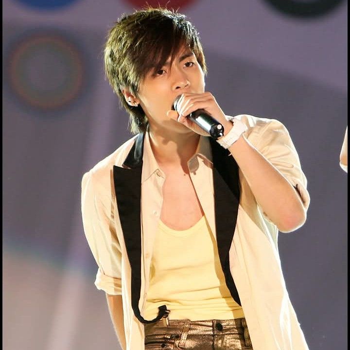 Recent activity shot of Jonghyun (SHINee)