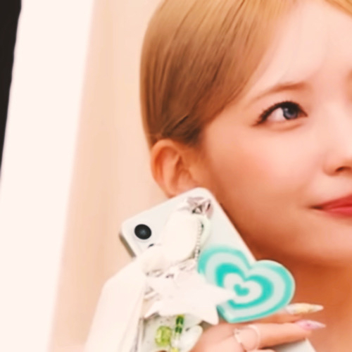 A moment captured by Mayuka (NiziU)'s fan