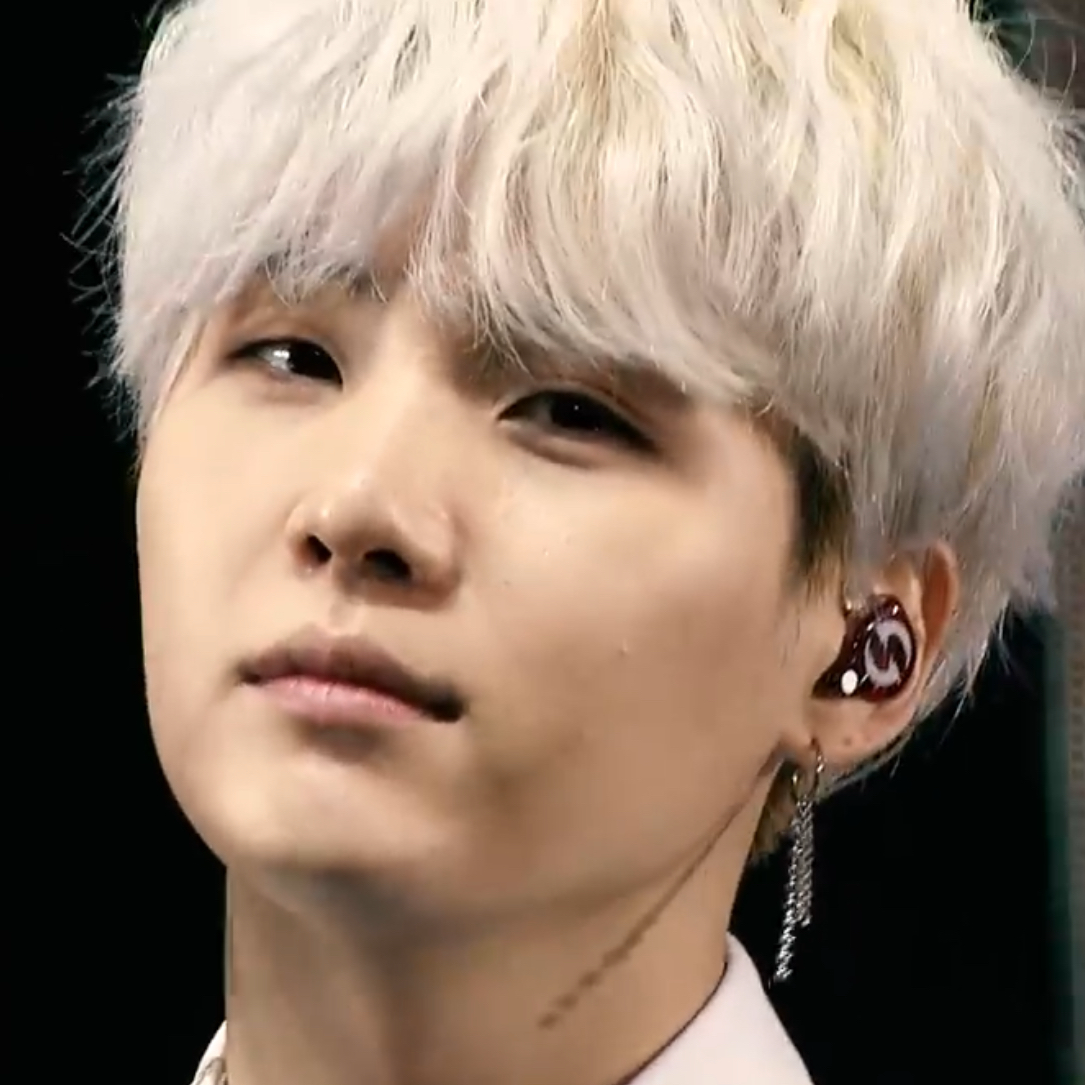 SUGA (BTS)の舞台裏ショット